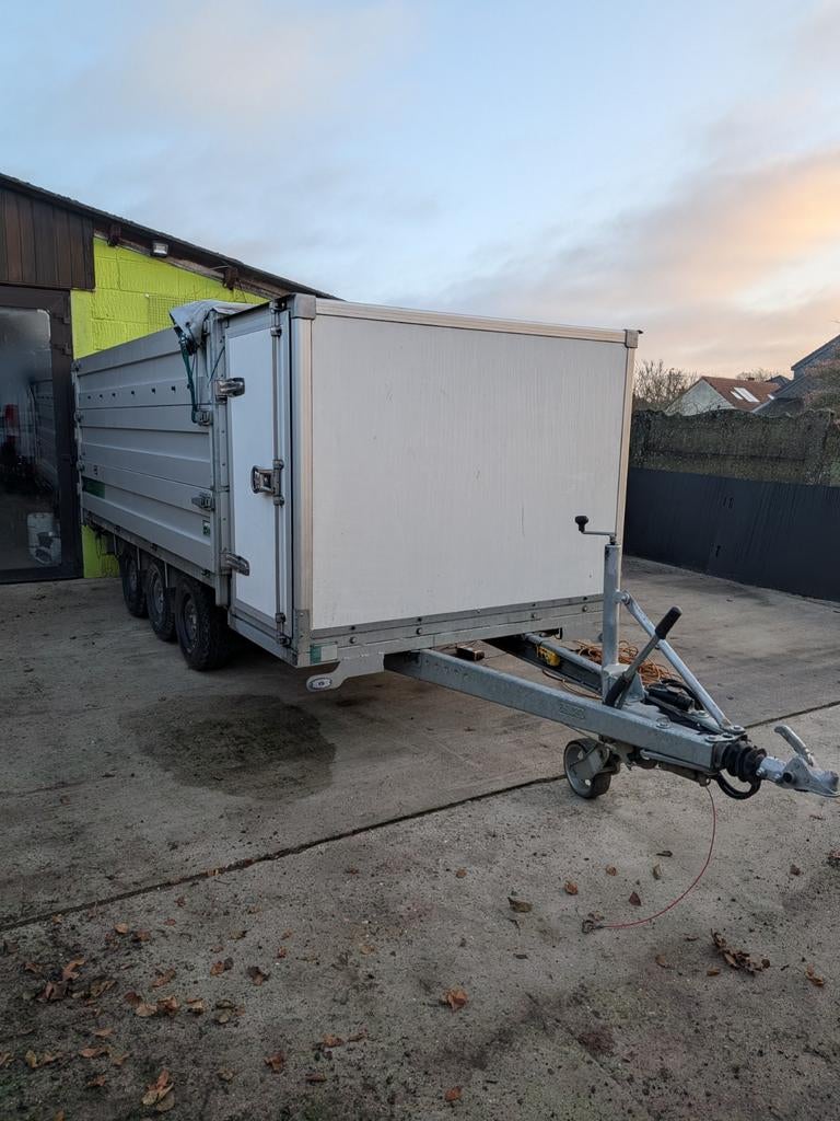 Aanhangwagen met opbergkoffer, Enlèvement