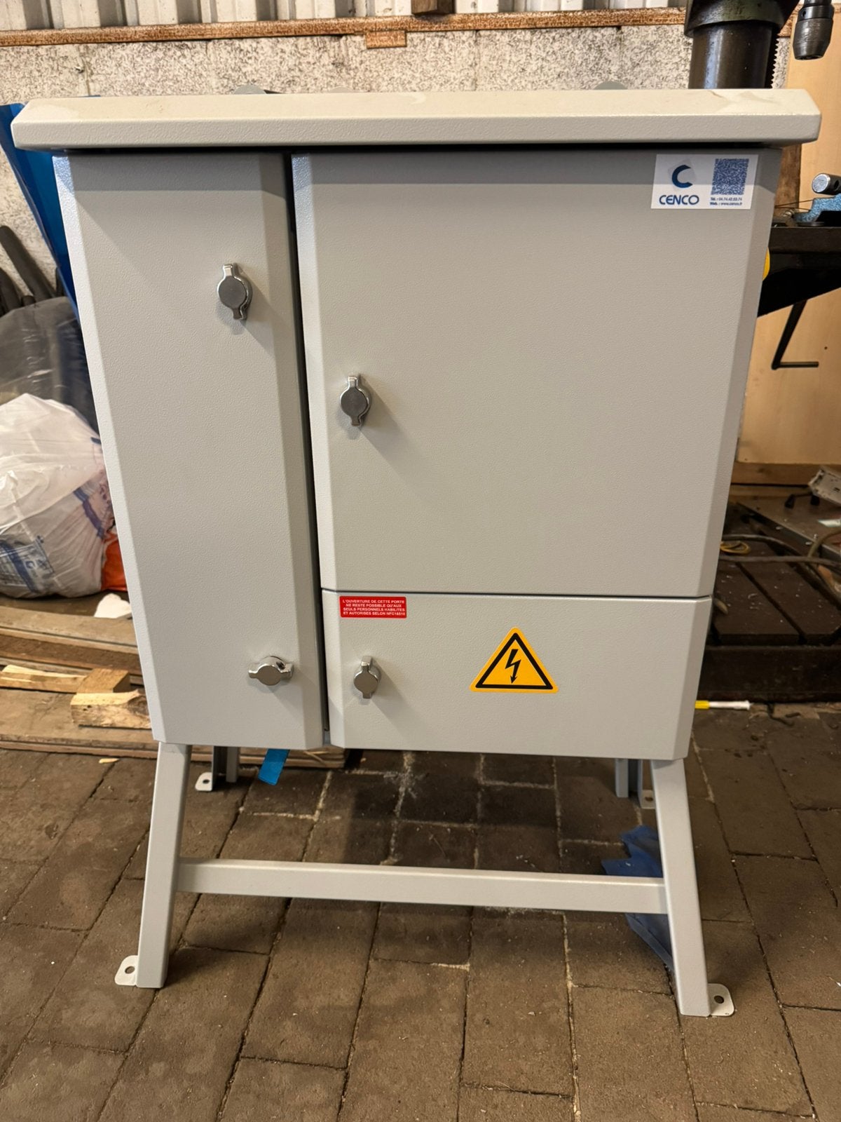Coffret distribution électrique CENCO 63A– Tri+Mono, Bricolage & Construction, Électricité & Câbles, Comme neuf, Interrupteur