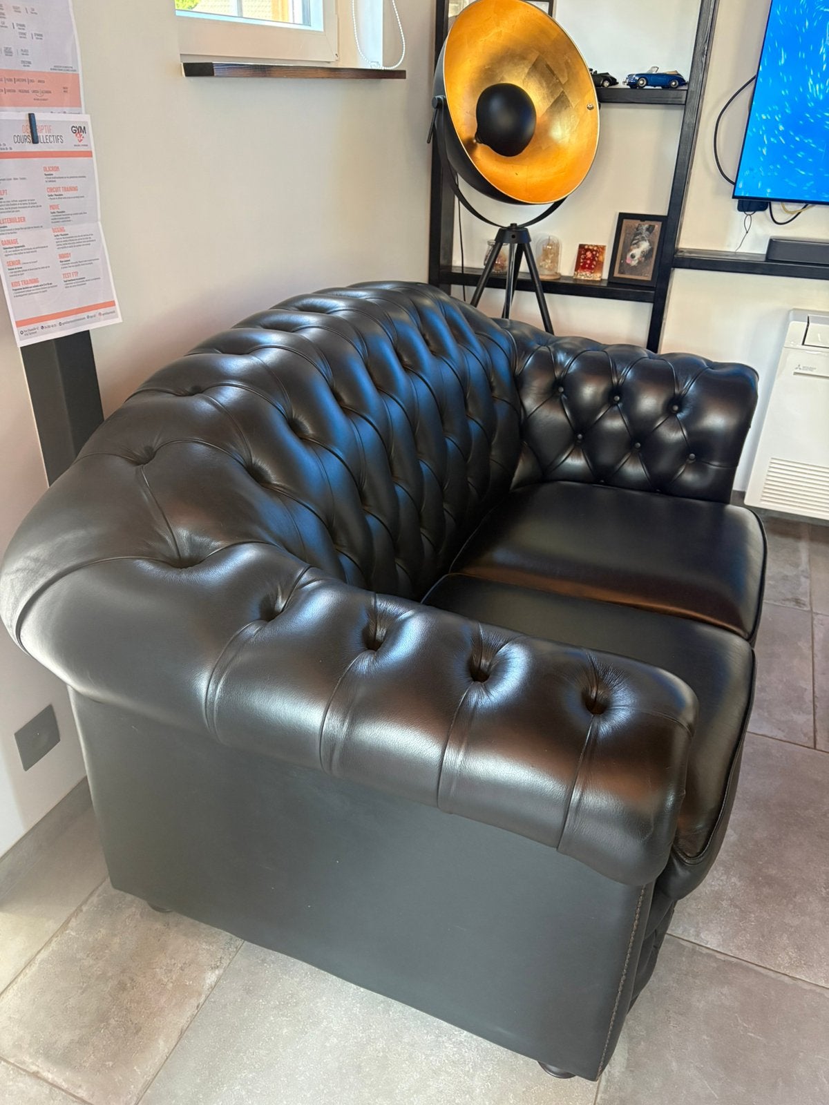 Fauteuils chesterfield, Maison & Meubles, Trois personnes, Chesterfield, Comme neuf, Enlèvement