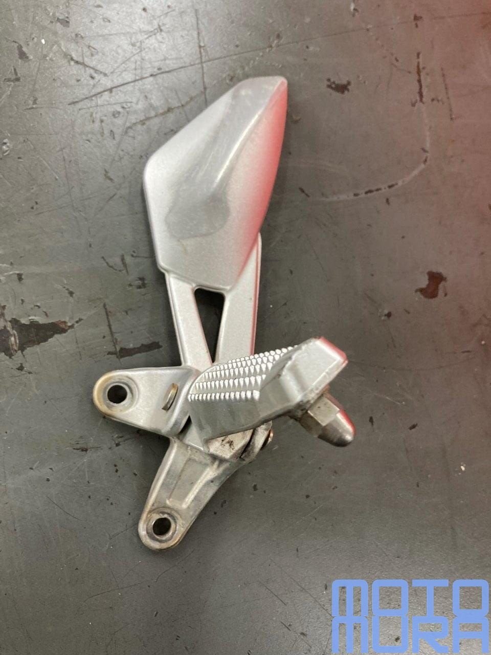 Voetsteun links voor de BMW K 1200 S 2004 - 2008 K1200S K120, -, Utilisé, -, -