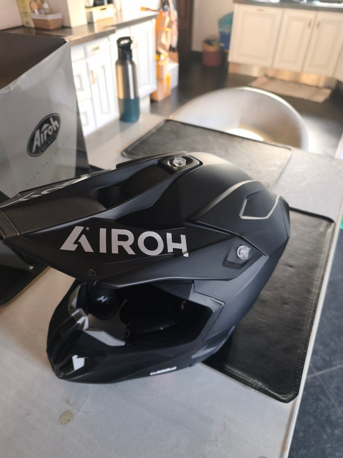 Casque airoh twist 3.0 black mat taille xl. I7, Enlèvement