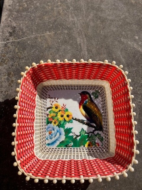 Panier en plastique tissé Plastona rouge rétro. Grèce., Enlèvement ou Envoi