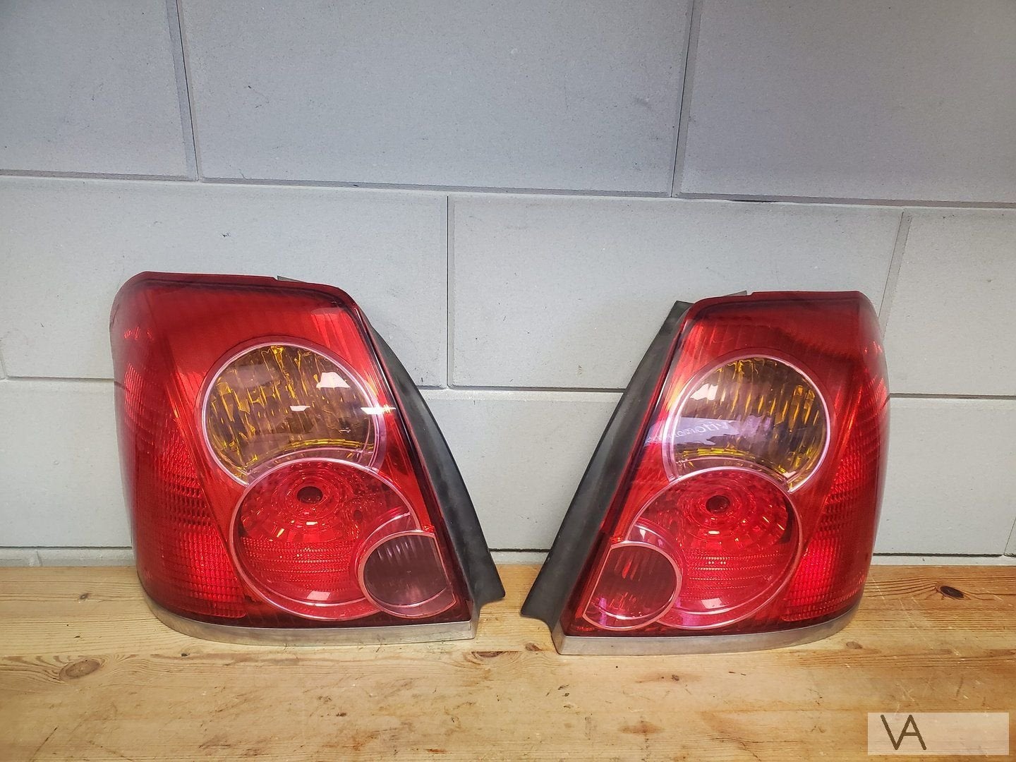 Toyota Avensis T25 2002 - 2009 achterlicht links rechts €70, -, Toyota, Utilisé, -