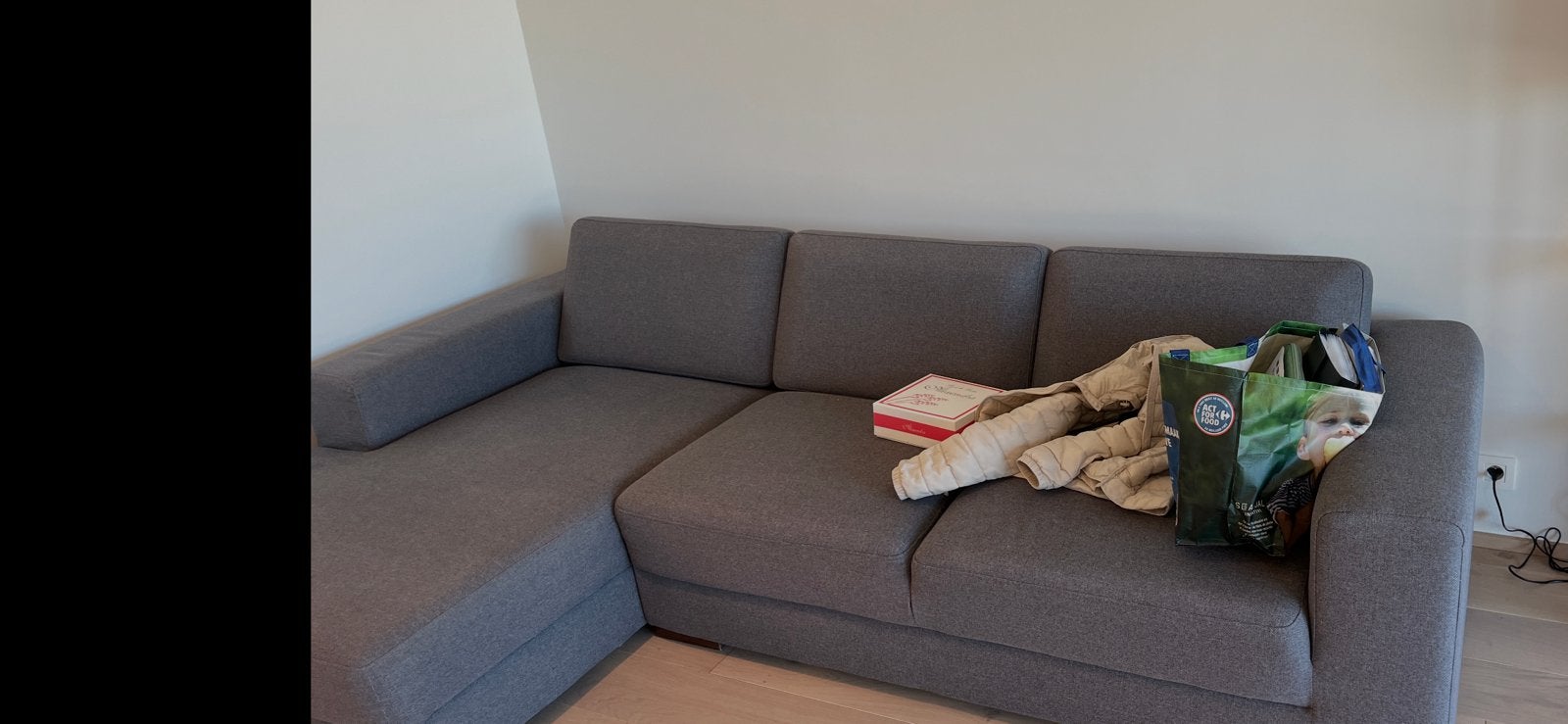 Assise gris foncé, Enlèvement, Comme neuf