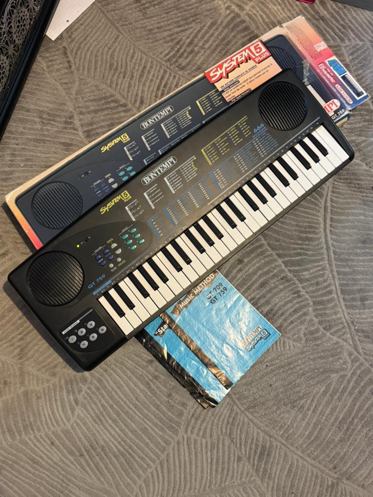 Bontempi GT 759 synthesizer, Muziek en Instrumenten, Ophalen, Zo goed als nieuw