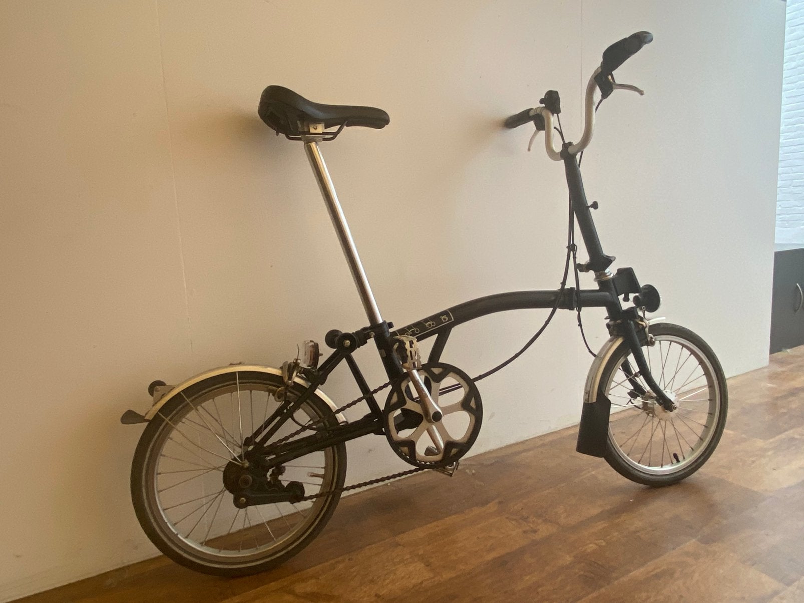 Très beau Brompton M2L avec dynamo de moyeu SON, Vélos & Vélomoteurs, Enlèvement, Comme neuf, Brompton, Vitesses