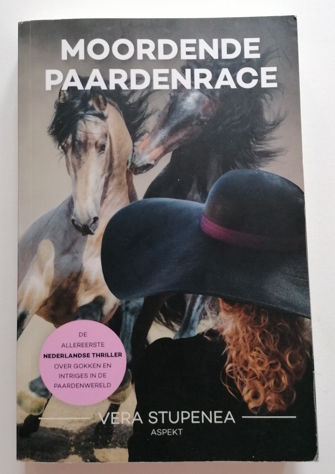 Vera Stupenea - Moordende paardenrace, Boeken, Ophalen of Verzenden, Vera Stupenea, Nederland