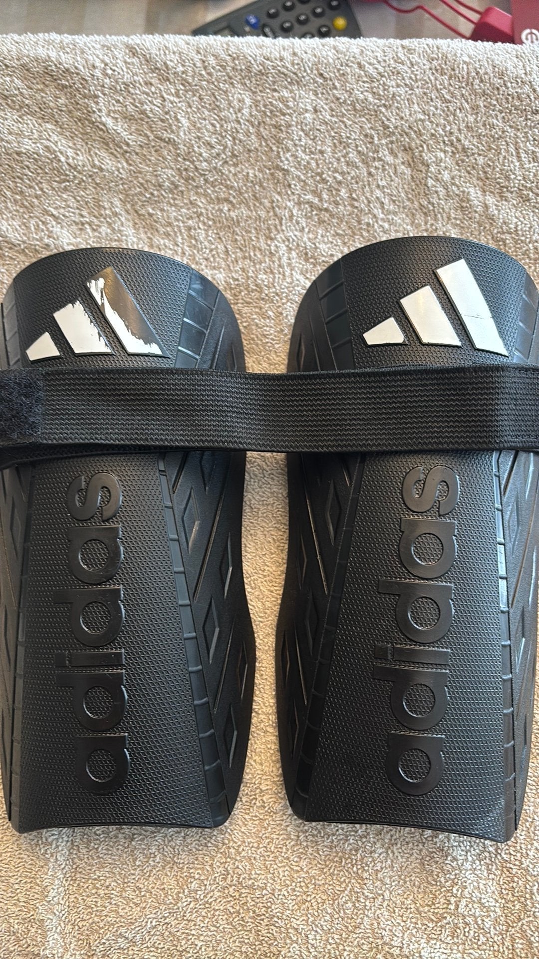 Adids scheenbeschermers met velcrobandjes. Kinderen -> large, Ophalen, Gebruikt