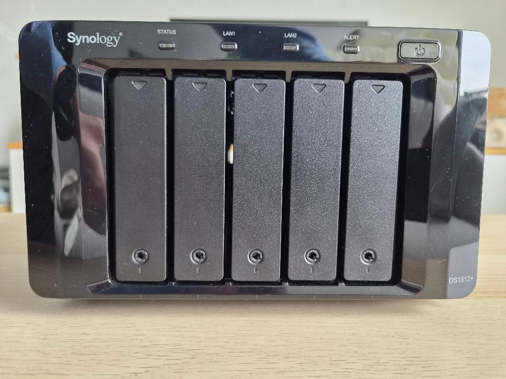 NAS Synology DS1512+ (incl 4 x 2TB harde schijven), Computers en Software, NAS, Ophalen, Gebruikt