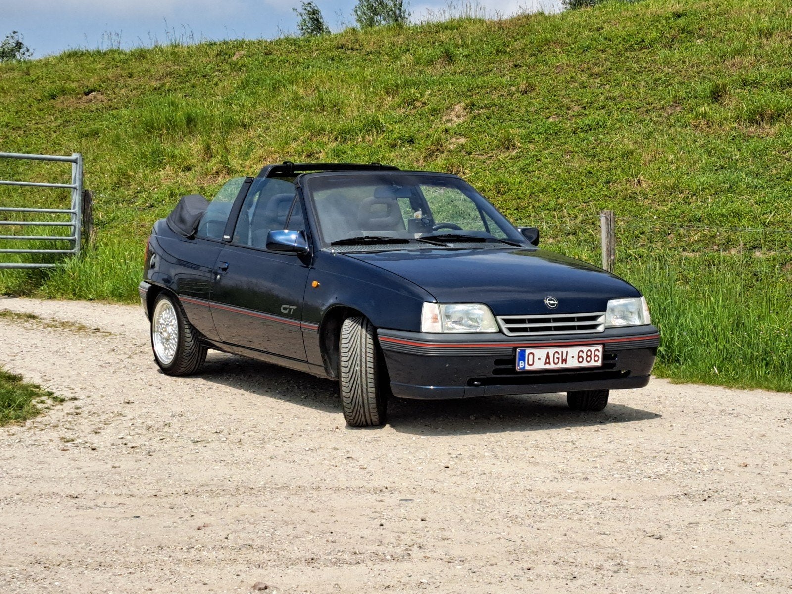 Opel Kadett E cabrio, Voorwielaandrijving, 4 zetels, Stof, Zwart