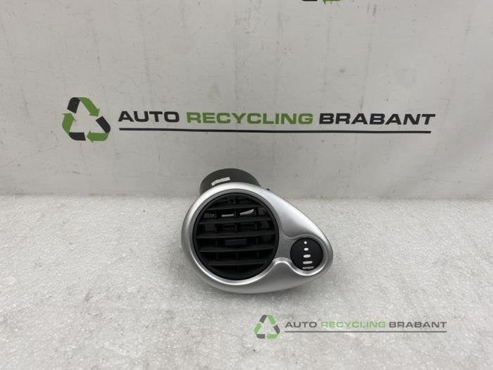 Grille aération tableau de bord d'un Renault Clio, -, 3 mois de garantie, Utilisé, -