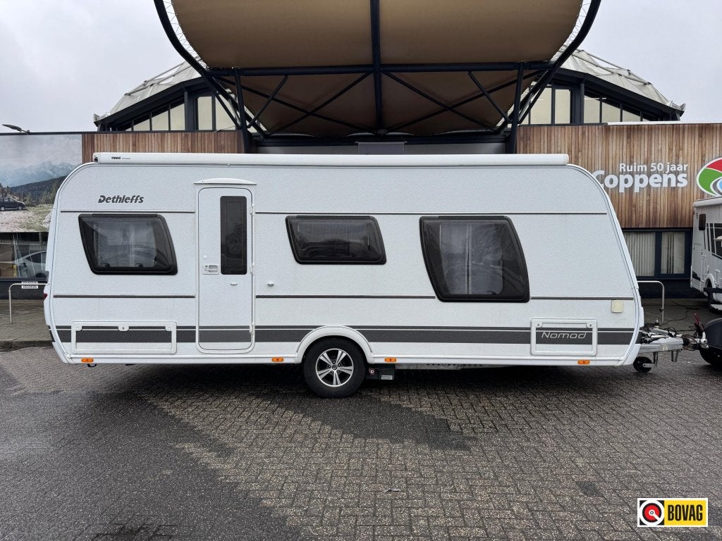 Dethleffs Nomad 530 DR, Jusqu'à 4, 6 à 7 mètres, Lit dans la longueur, Dethleffs