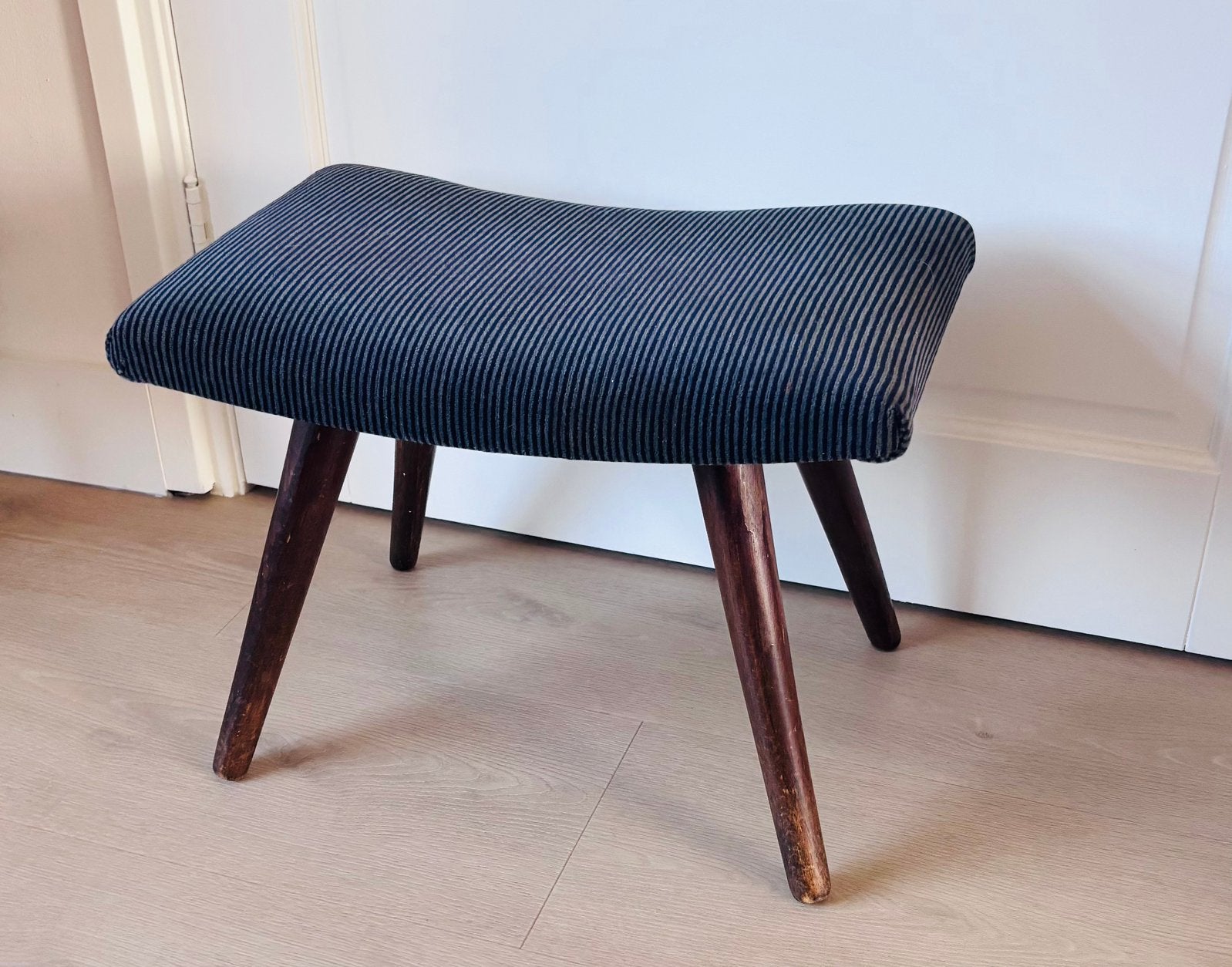 Vintage Mid-Century Modern voetenbankje / krukje, Ophalen, Hout, Minder dan 50 cm, Vintage