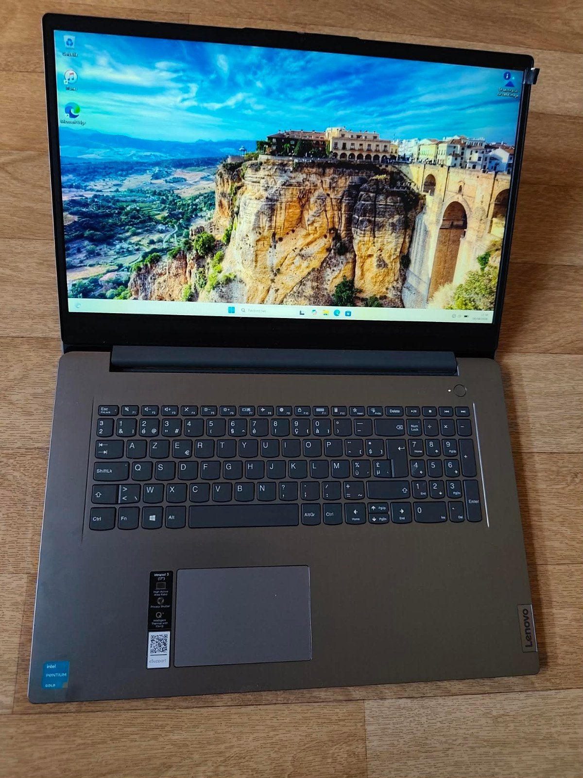 PC lenovo 17 pouces, Informatique & Logiciels, Ordinateurs portables Windows, Enlèvement, SSD