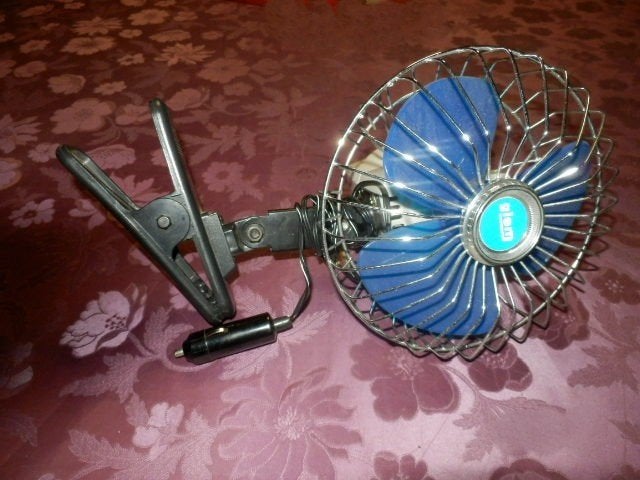 (34) -ventilateur bleu voiture, Elektronische apparatuur, Ophalen of Verzenden, Zo goed als nieuw, Tafelventilator