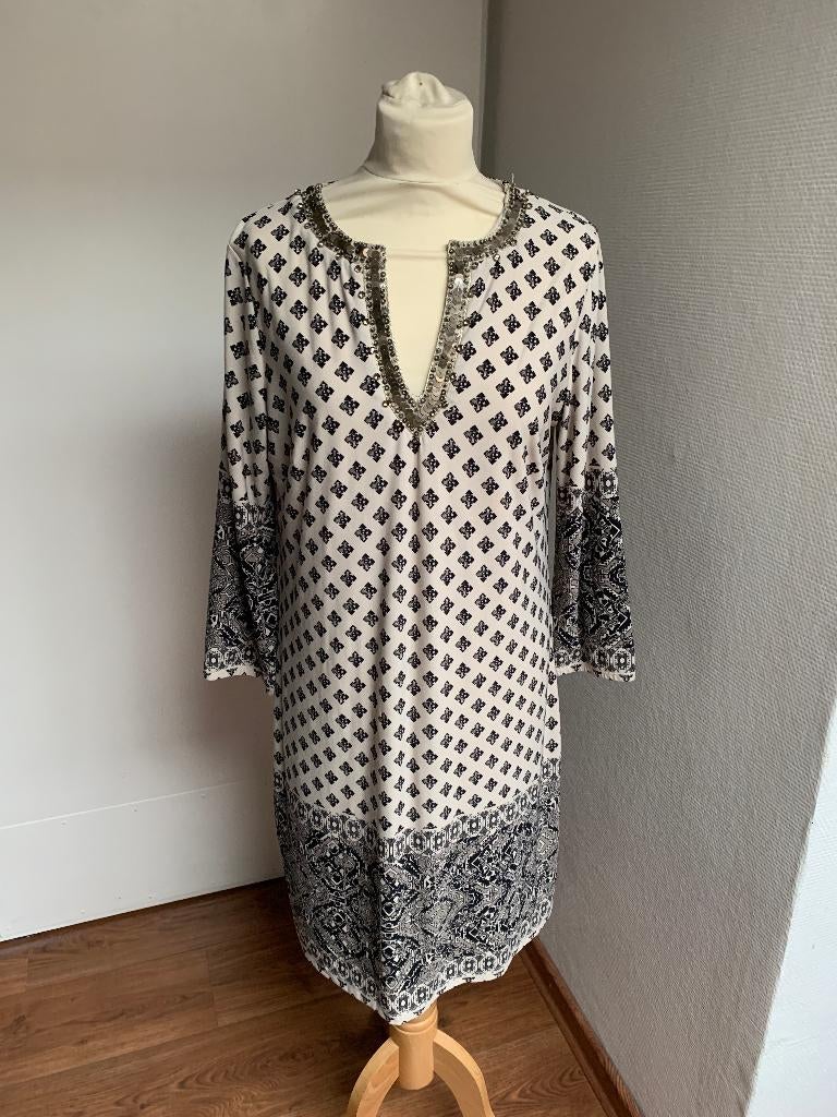 Beige dames jurk van K-Design maat L, Kleding | Dames, Jurken, Zo goed als nieuw, Maat 42/44 (L), Beige, Boven de knie, Ophalen of Verzenden