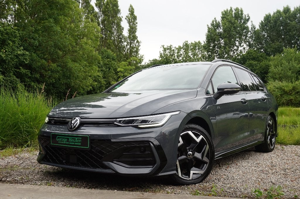 Vw Golf Break R-line 04/2025 150pk DSG 2 jaar garantie, Auto's, Volkswagen, 1498 cc, 4 cilinders, Alcantara, 5 deurs