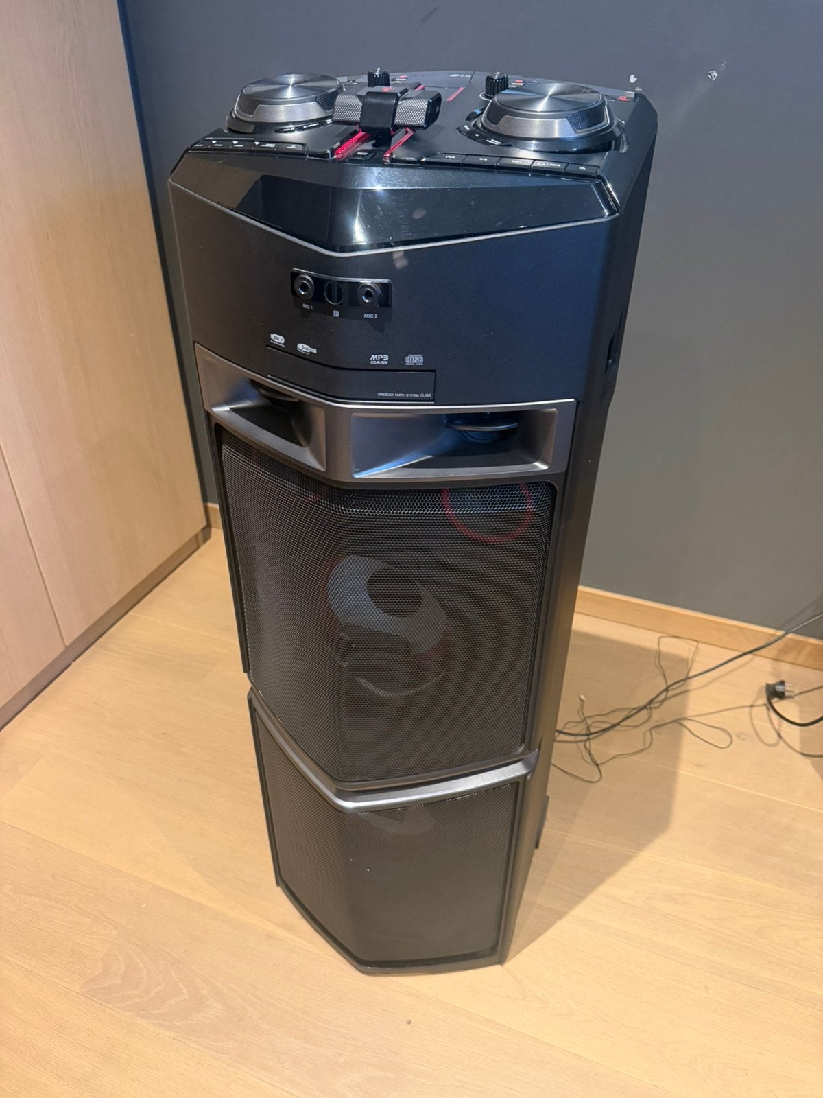 Lg oi98 party speaker 1800 watt, Audio, Tv en Foto, Luidsprekerboxen, Zo goed als nieuw, Party speaker, Bluetooth, Ophalen