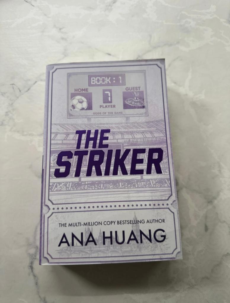 Ana Huang - The Striker, Ophalen of Verzenden, Nieuw, Amerika