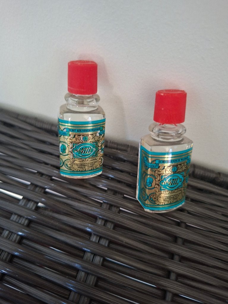 2 parfum miniaturen 4711, Ophalen of Verzenden, Zo goed als nieuw, Miniatuur, Gevuld