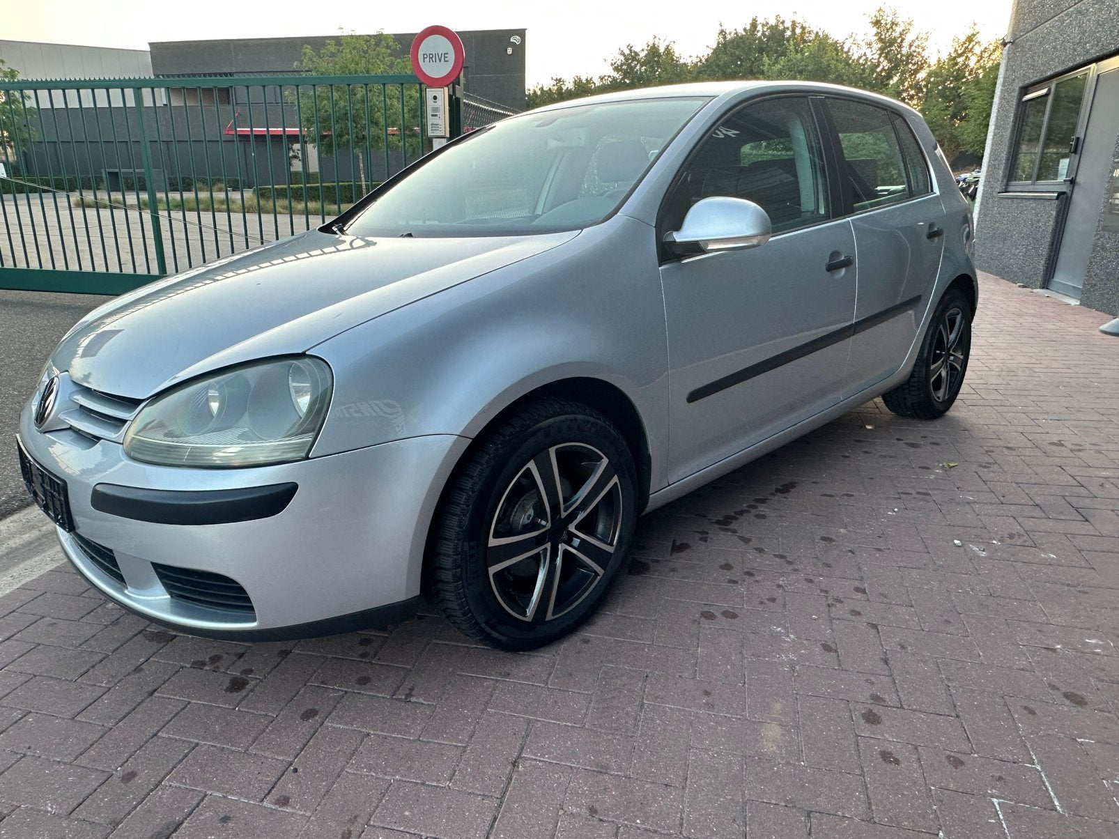 VW Golf 5, 1.4 essence, CarPlay, clima et garantie 1J, Autos, Argent ou Gris, Achat, https://public.car-pass.be/verify/6910-0981-4082