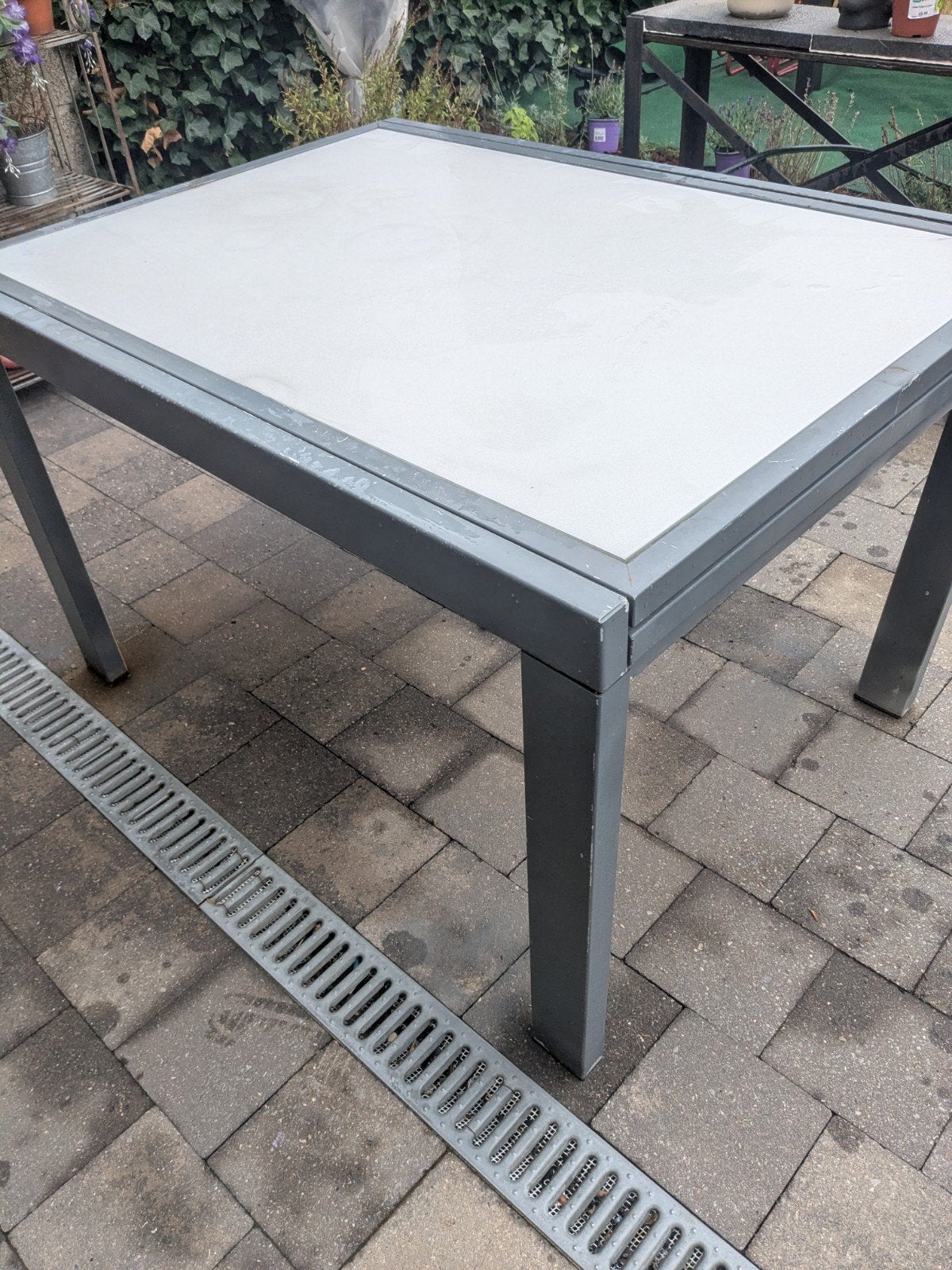 Table GRATUITE avec structure en métal et plateau en verre d, Enlèvement