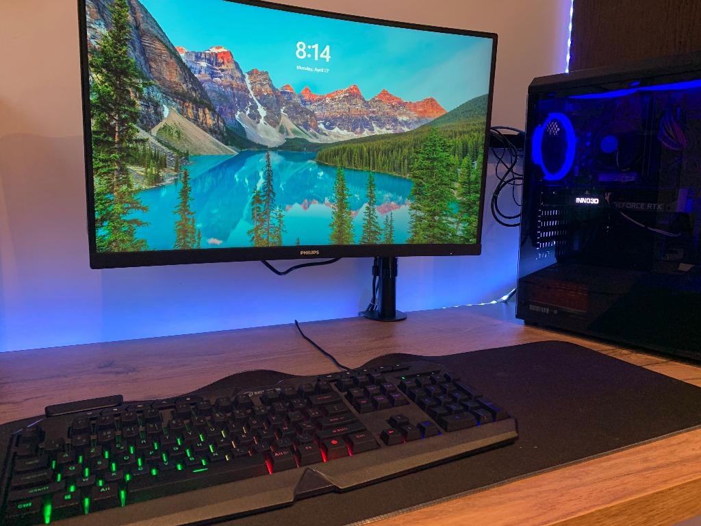 Gaming setup, Informatique & Logiciels, Ordinateurs de bureau, Comme neuf, 2 à 3 Ghz, SSD, 32 GB, Avec carte vidéo, Avec moniteur