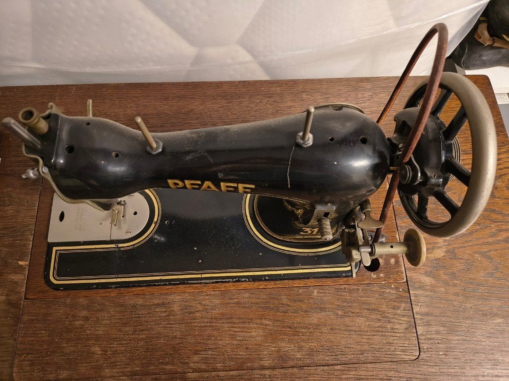 Antieke Pfaff 31 trapnaaimachine origineel meubel met boekje, Ophalen