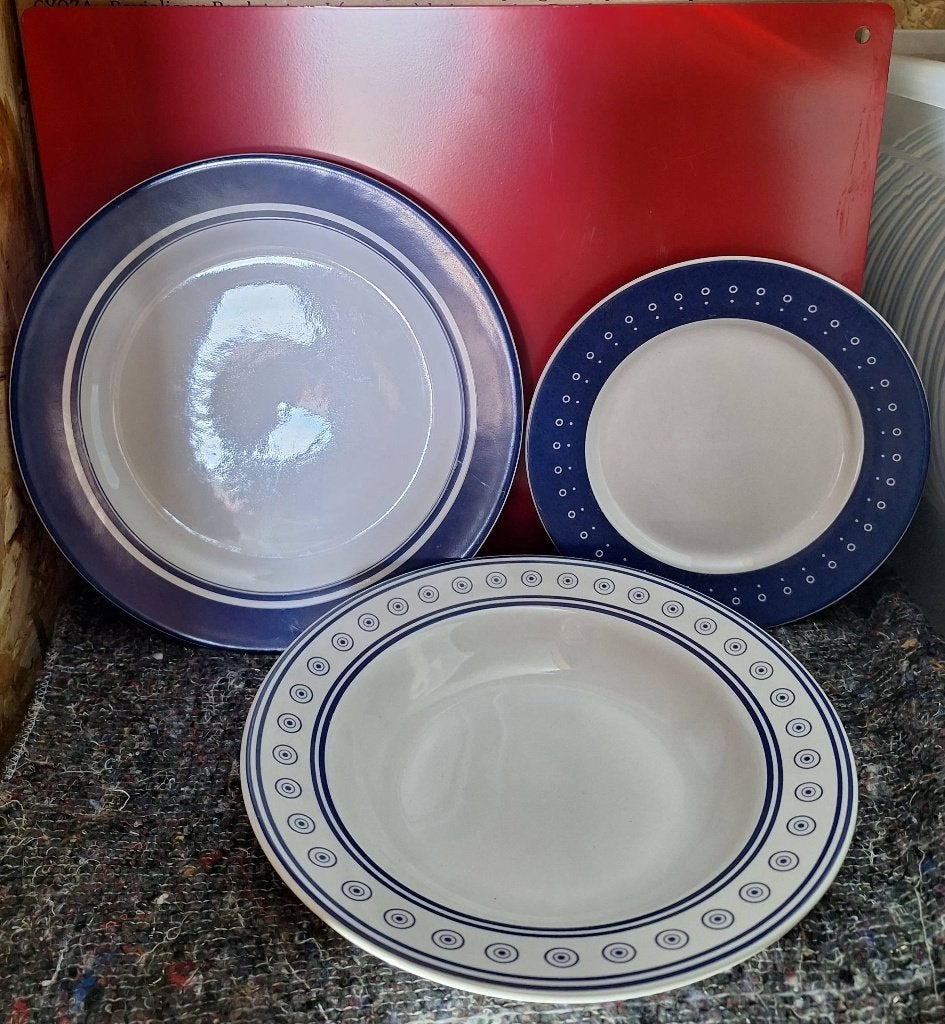 36 assiettes assorties, Maison & Meubles, Cuisine | Vaisselle, Assiettes(s), Enlèvement, Utilisé, Porcelaine