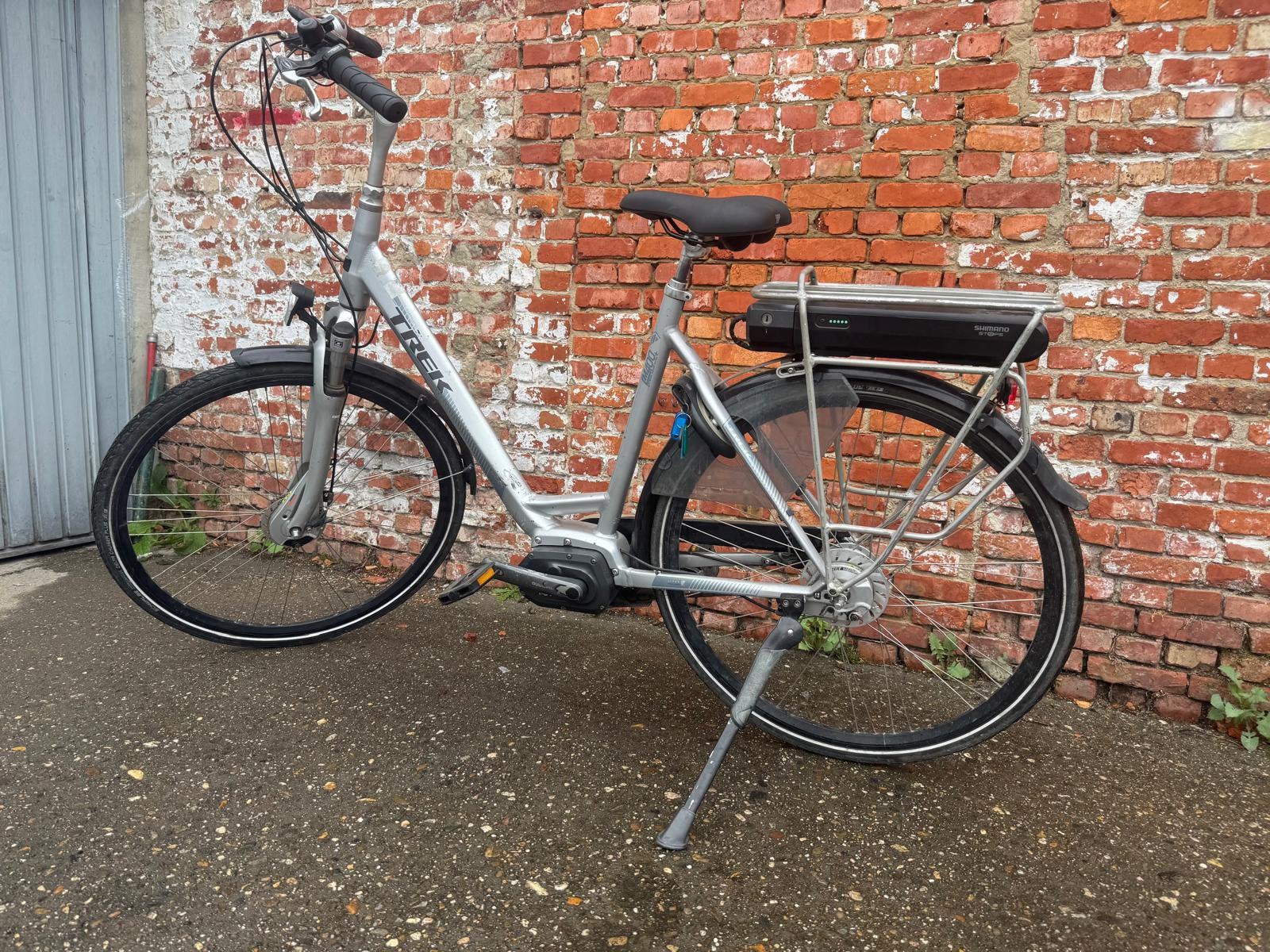 VÉLO ÉLECTRIQUE TREK AVEC MOTEUR CENTRAL SHIMANO, Enlèvement, Comme neuf