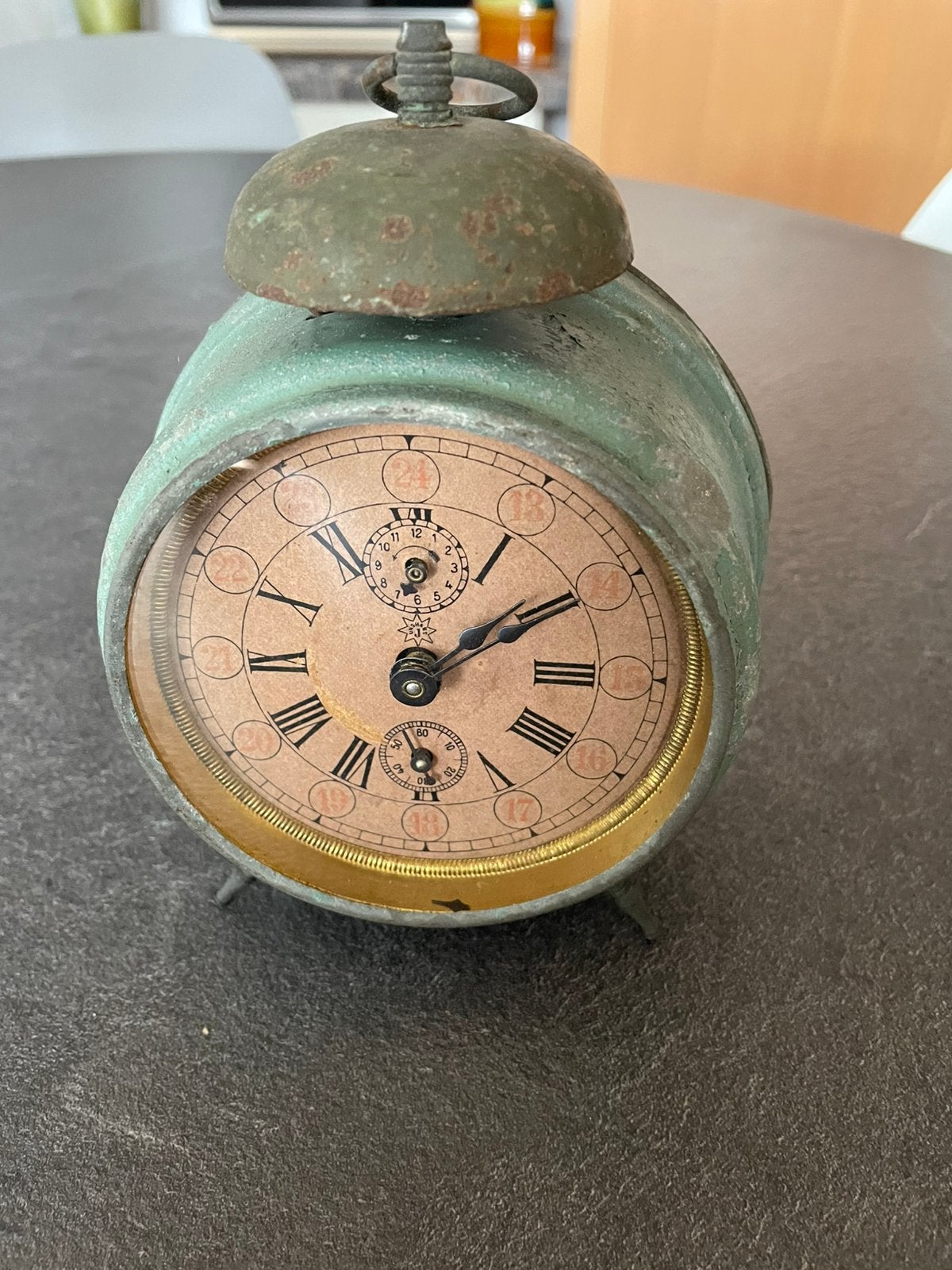 réveil antique, Enlèvement ou Envoi