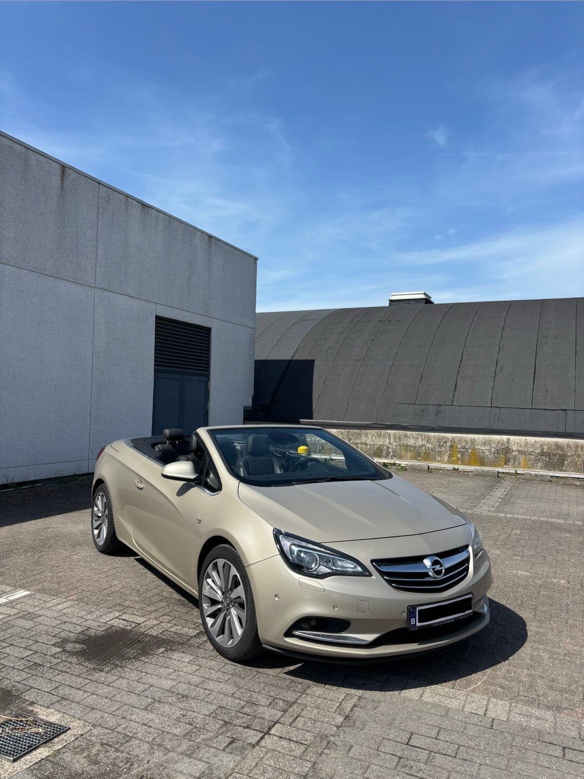 Opel Cascada Cabriolet 2.OCDTI Prête à être immatriculé, Auto's, Opel, Zwart, 4 cilinders, Cabriolet, Beige