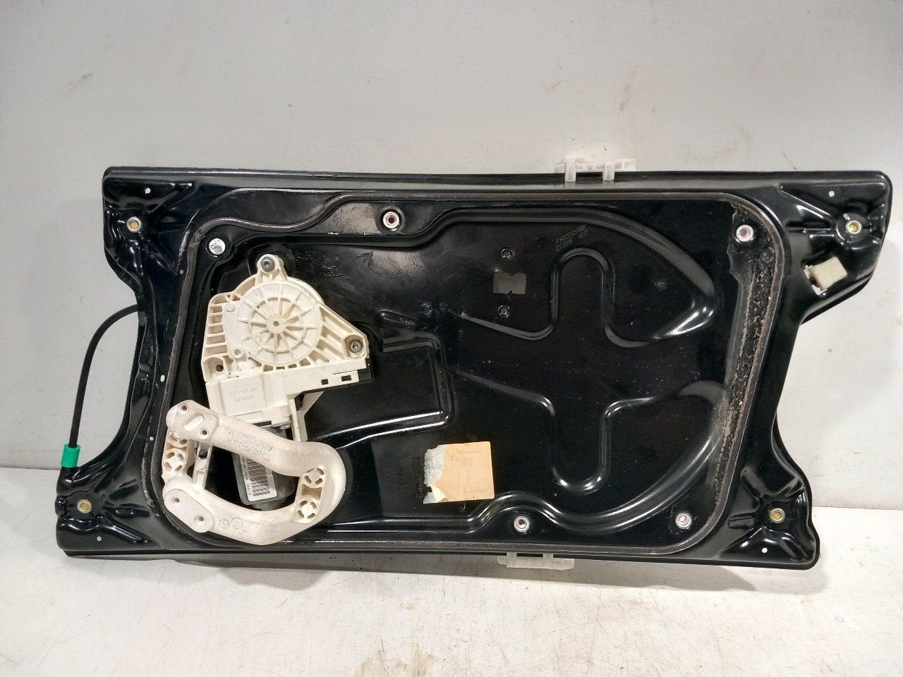 Raammechaniek elektrisch links voor Land Rover Discovery, Onderdelen@venauto.nl, Van der Ven Autorecycling B.V., Ettenseweg 76, 4706 PB Roosendaal, The Netherlands