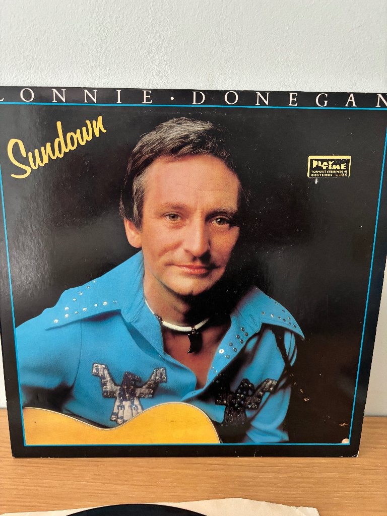 LP - Lonnie Donegan - Coucher de soleil, CD & DVD, Vinyles | Rock, Enlèvement ou Envoi, Autres genres, Utilisé, LP