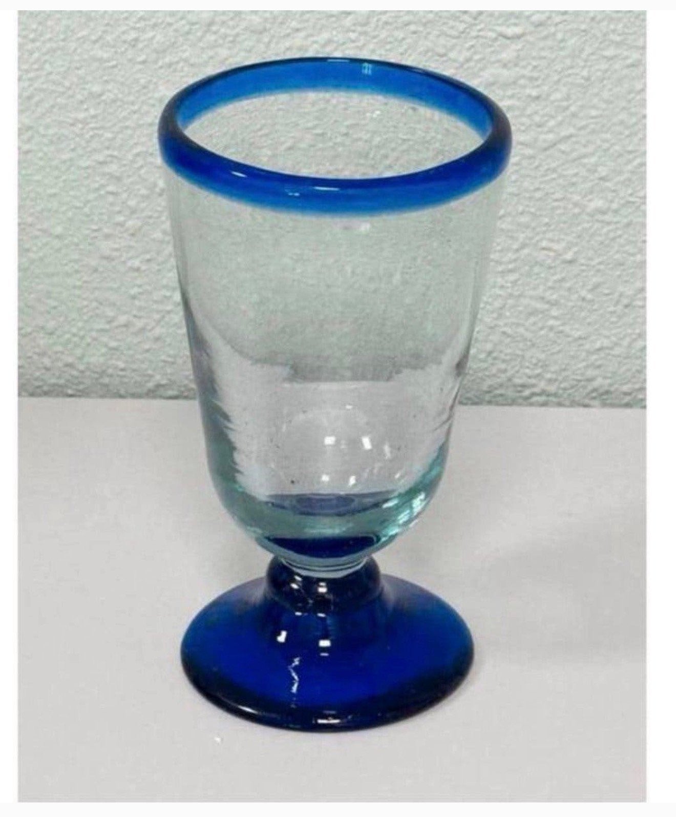 Verre à eau soufflé mexicain avec bordure bleue Mexique, Collections, Enlèvement ou Envoi, Comme neuf, Verre à eau