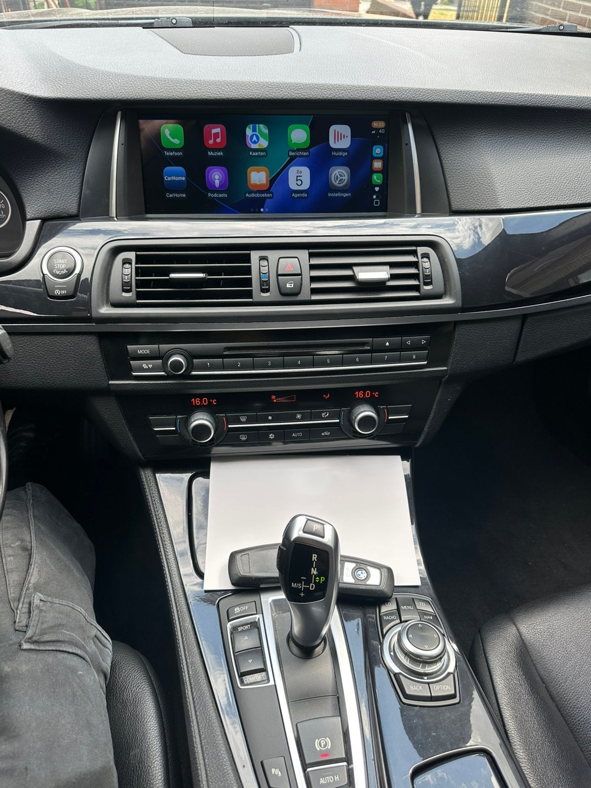 BMW F10 520i, Autos, BMW, Entreprise, Carnet d'entretien, Alcantara, Noir