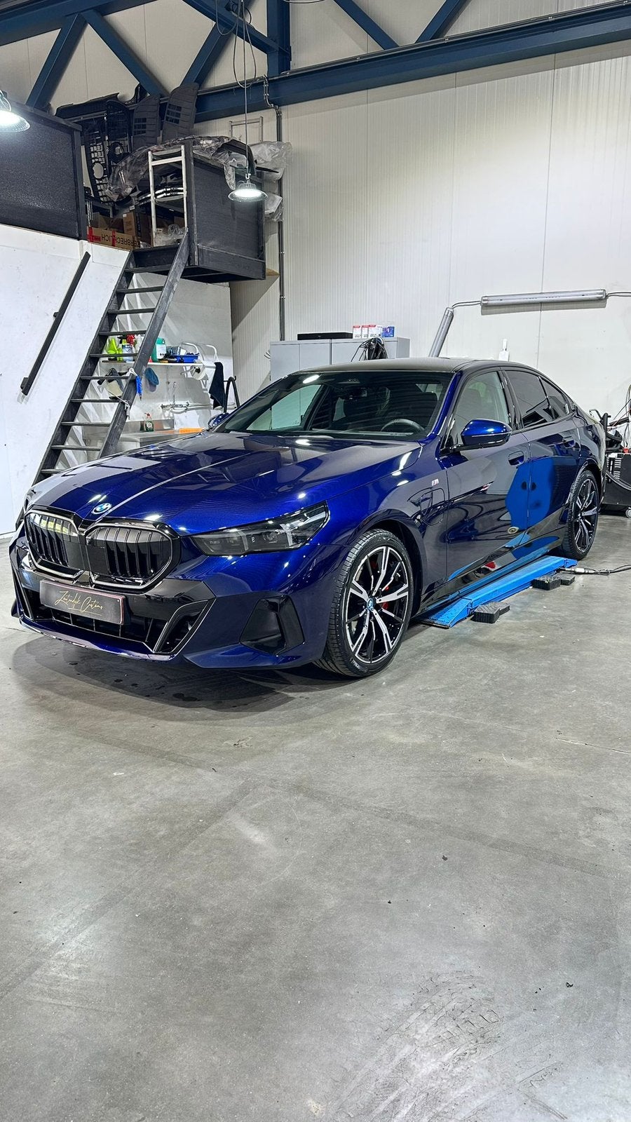BMW 550e 11/2024 (niet BTW aftrekbaar), Autos, Cuir, Phares entièrement LED, Euro 6, Entretenue par le concessionnaire