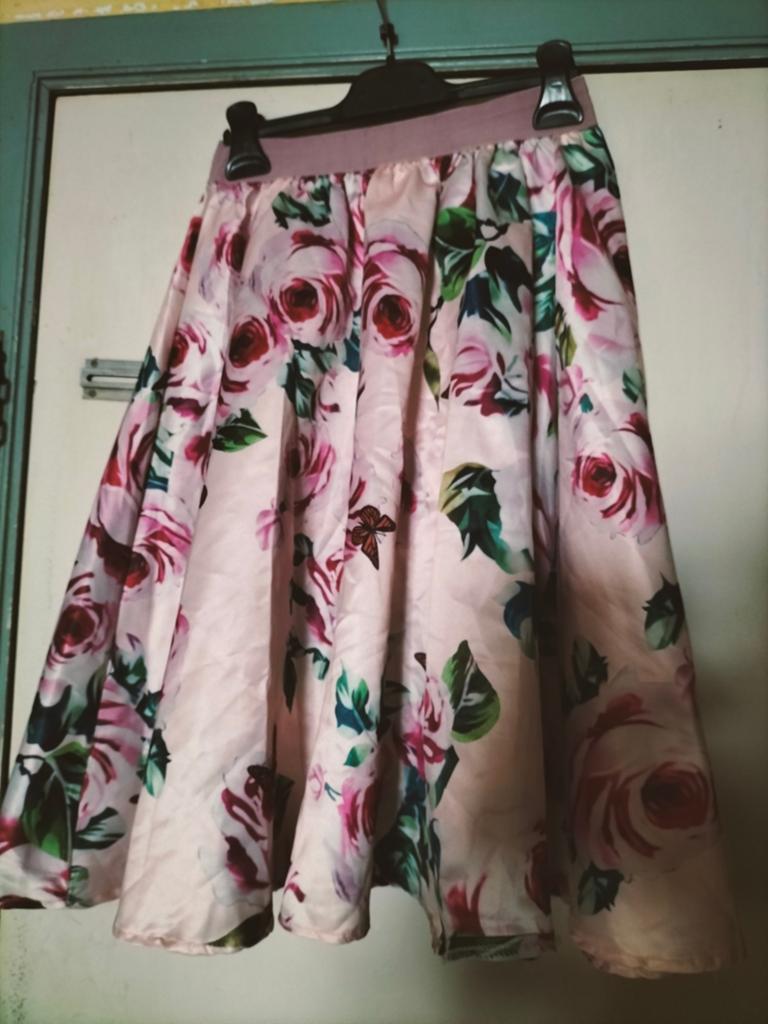 Mooie rok in bloemmotief mt S-M, Kleding | Dames, Rokken, Ophalen of Verzenden, Beige