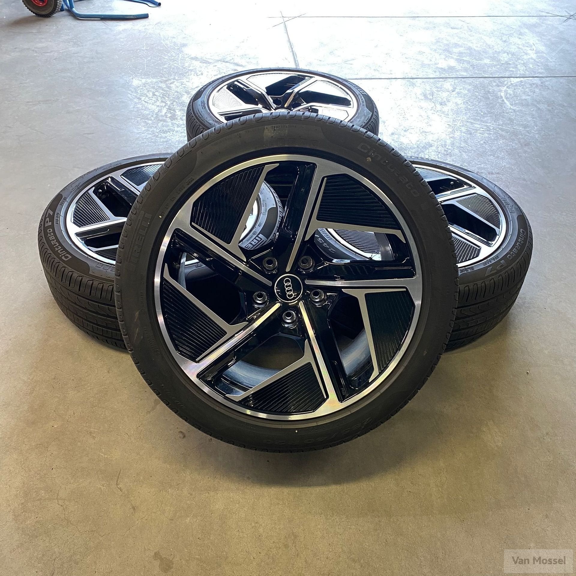 Audi E-Tron GT RS Pirelli Cinturato P7 Blue Elect 245/45/R20, Auto-onderdelen, -, -, Banden en Velgen, Ophalen of Verzenden