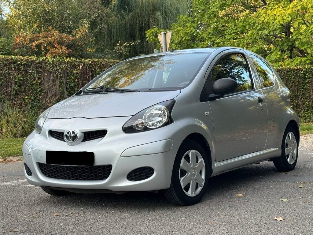 Toyota Aygo 1.0 Essence 54.517 km • Garantie 12 mois, Auto's, Toyota, Voorwielaandrijving, Stof, 50 kW, Zwart