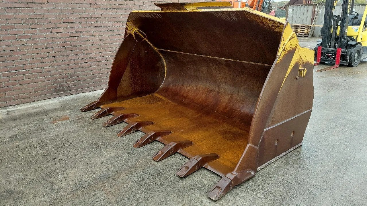Caterpillar 966 / 972 bucket with teeth / 4.2m3