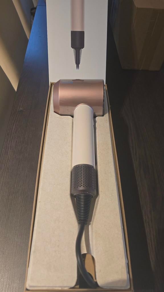 Dyson supersonic nural, Enlèvement, Neuf