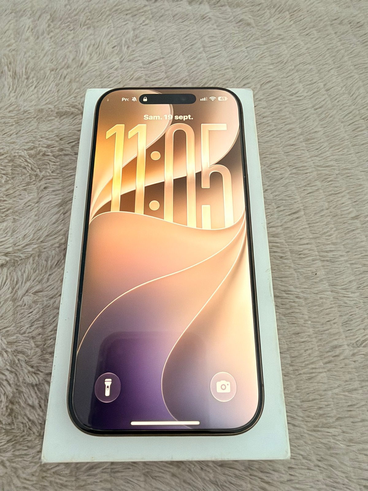 Iphone 16 pro pour vendre ou echange contre 17 prmax, Télécoms, Enlèvement, Comme neuf, IPhone 16