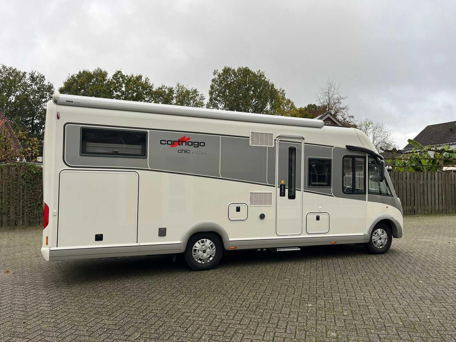 Carthago Chic E-Line  5.0 Yachting 3.0 180pk Automaat, Caravans en Kamperen, Mobilhomes, Fiat, Vloeistofverwarming, 7 tot 8 meter