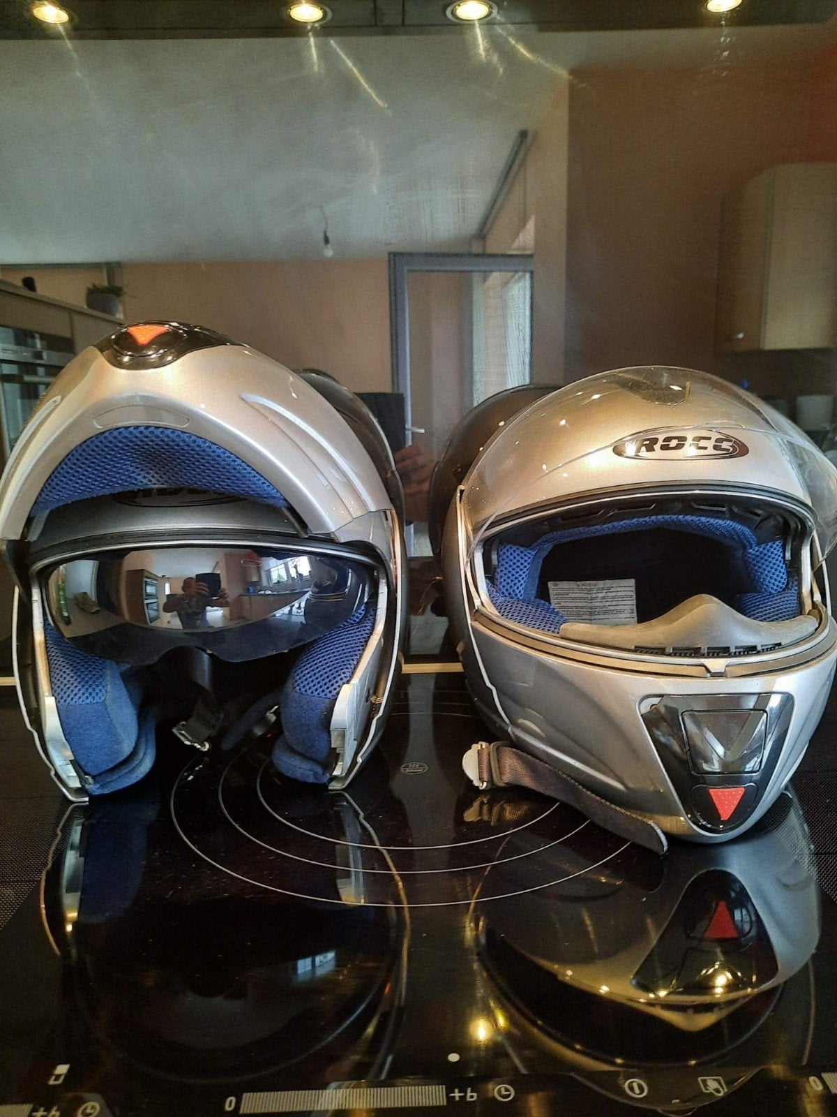 2 helmen, Ophalen, Tweedehands, Systeemhelm, Dames