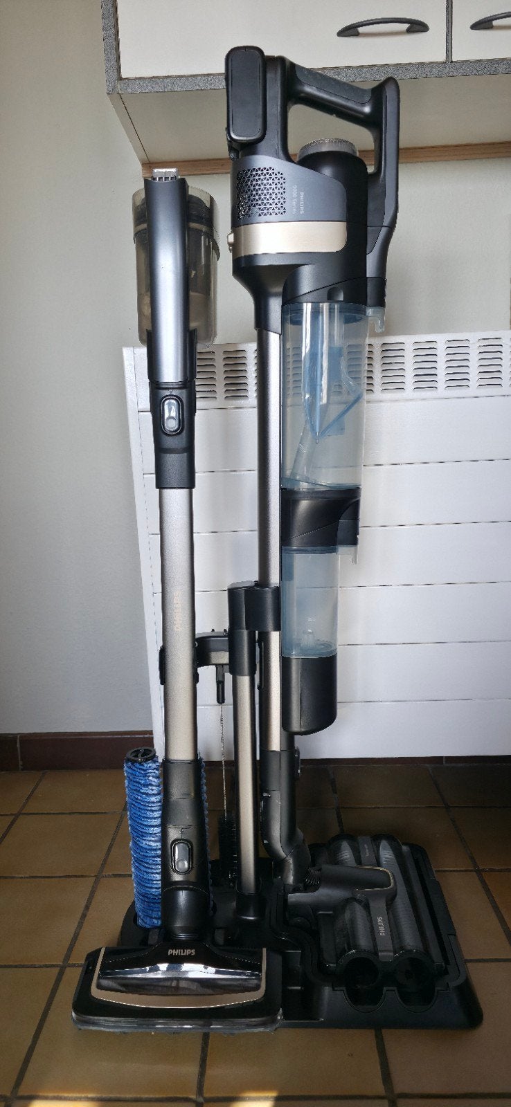 Philips 9000-series AquaTrio stofzuiger/dweil, Electroménager, Philips, Comme neuf, Enlèvement, Convient aux tapis