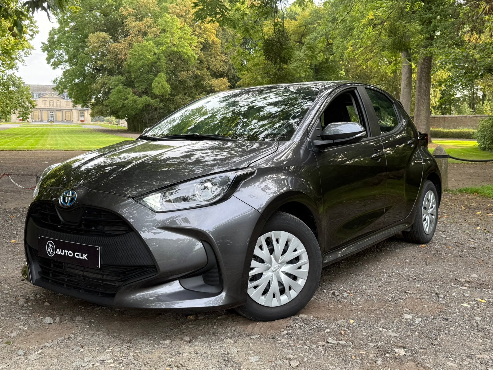 Toyota Yaris 1.5i VVT-i Hybrid 2024 SLECHTS 019.000 km!!, Stof, 4 cilinders, https://public.car-pass.be/vhr/981b3e09-fb1f-4e49-9590-4e860cede7a1