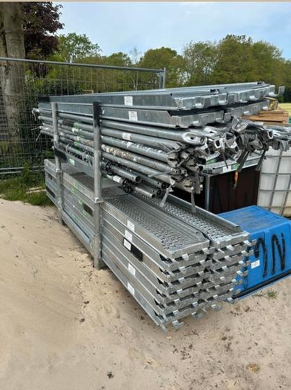 Gevelstelling te huur 100m² – Ronse, Ophalen, Zo goed als nieuw, Gevelsteiger, 5 meter of hoger
