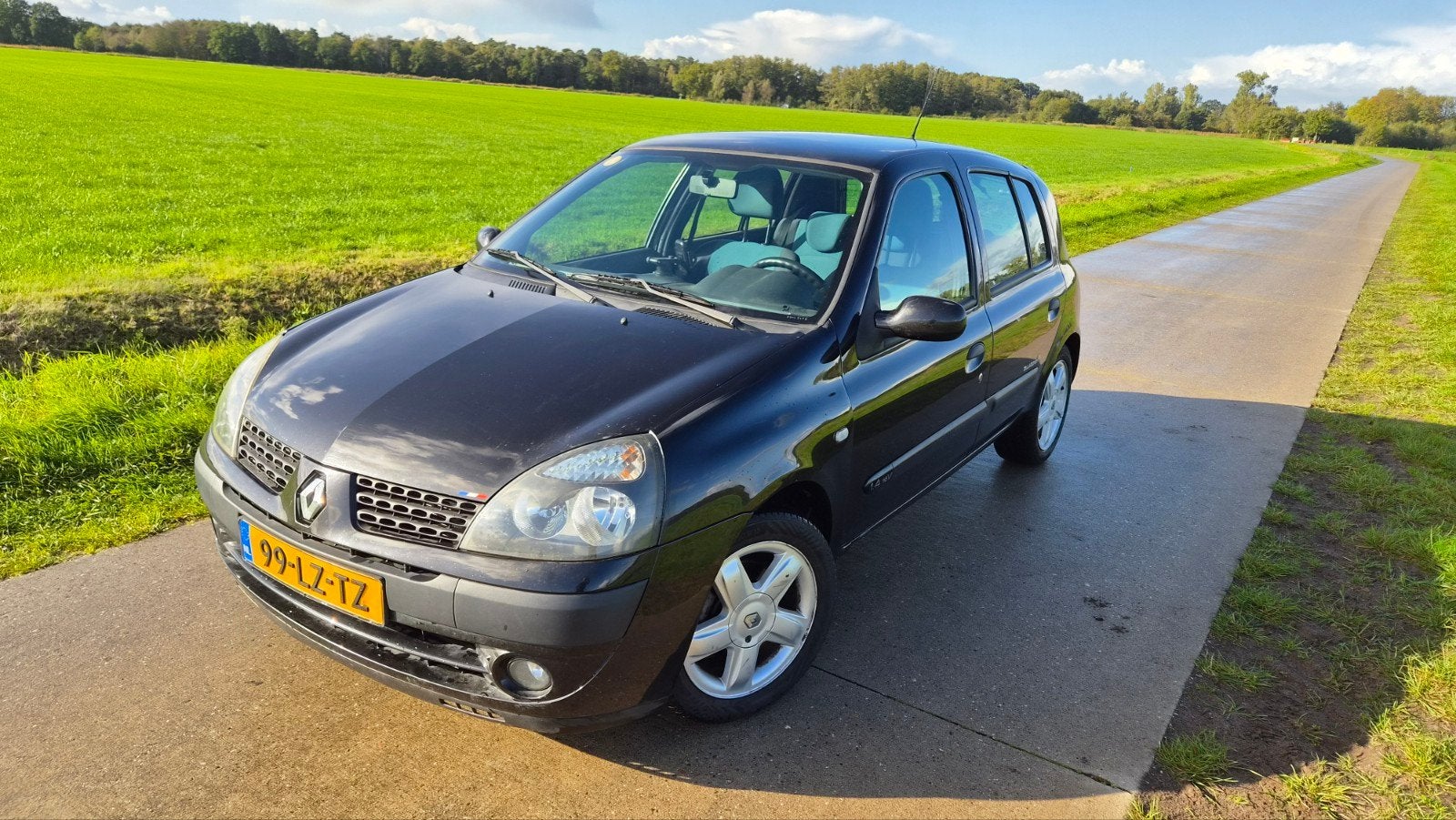 Renault Clio 1.4-16V privilége Billabong, trekhaak, nw APK, Auto's, Voorwielaandrijving, Stof, Zwart, 4 cilinders