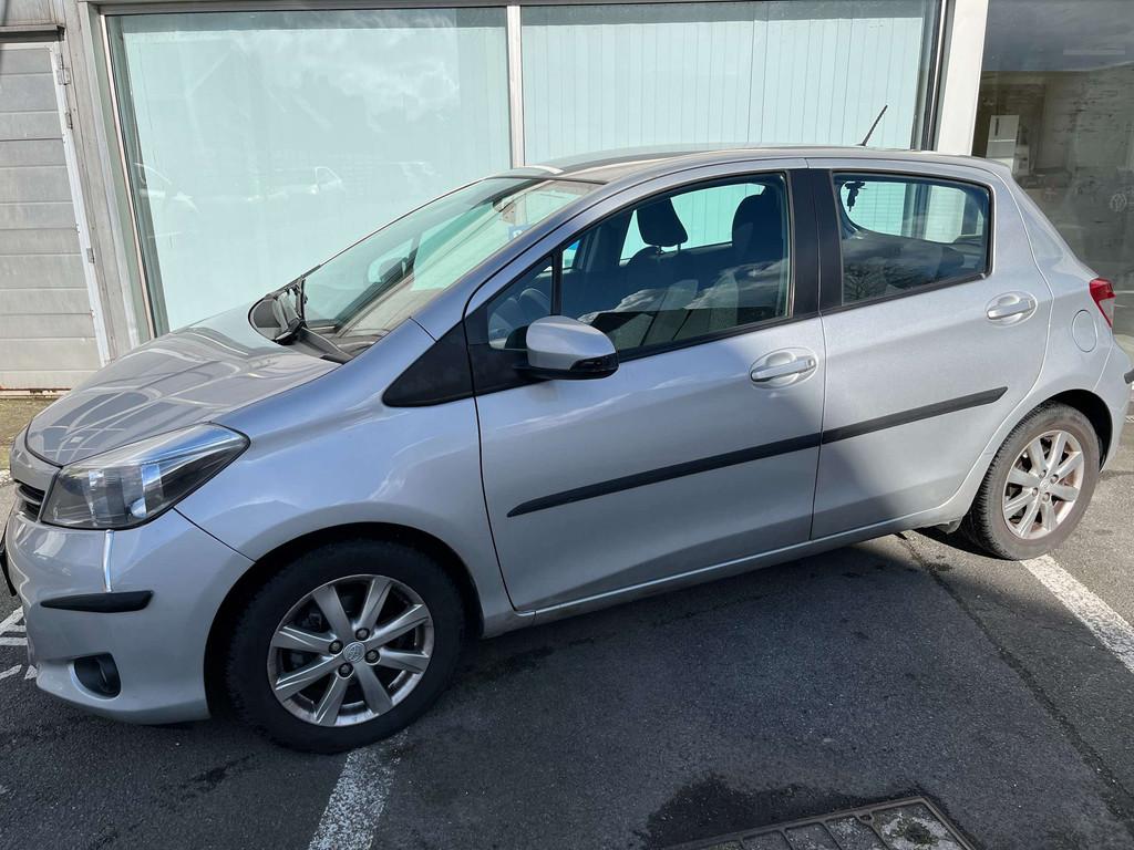 Toyota Yaris yaris 1330 cc vvti benzine 5d dynamic 2014, Auto's, Toyota, Voorwielaandrijving, Stof, Gebruikt, Parkeersensor